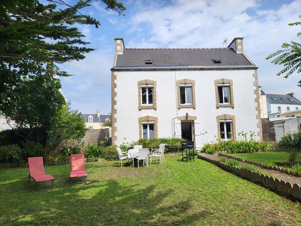 Südfassade und Garten