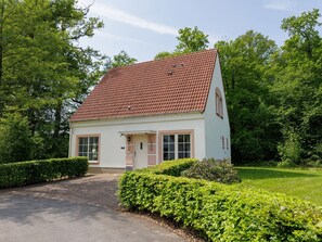 Stugans exteriör [sommar]
