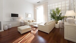 Spacious and sunny apartment