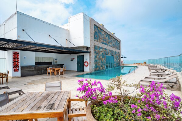 Rooftop pool