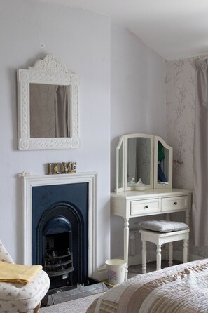Water view cottage holiday rental conwy main bedroom dressing table