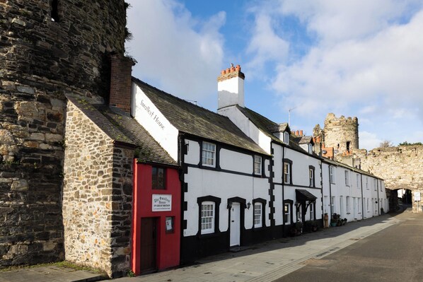 Water view cottage holiday rental conwy with smallest house
