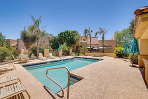 Arroyo Madera Estates | Community Amenities | Pool | Hot Tub | Grill Area