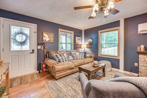 Living Room | Smart TV | Fireplace
