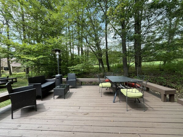 Perfect area for outdoor entertaining any time of year!