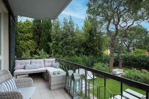 Balcony / Terrace / Patio, Spring, Summer