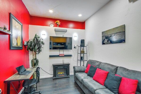 Dallas Vacation Rental | Studio | 1BA | 600 Sq Ft | 1 Step Required