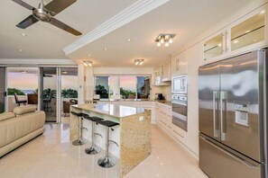 Cook up a feast in the kitchen, dining alfresco, or take things slow up at the breakfast bar.
