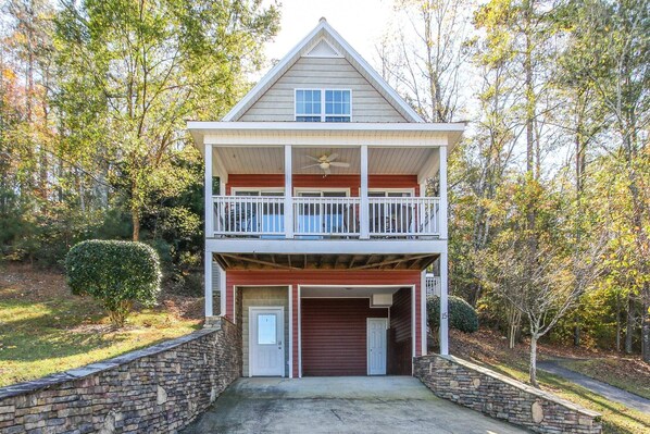 Front view of home