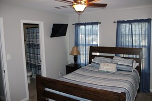 Main floor bedroom/bath