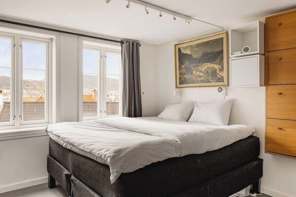 Wake up to birds chirping and a lovely city view! | Bedroom 1 | 180cm bed