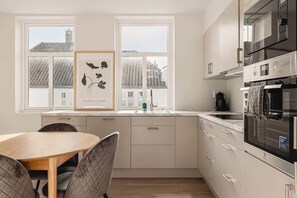 No need to switch on the lights during the day, simply draw back the curtains!