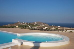 Splendid Santorini Villa | 5 Bedrooms | Villa Buena Vista | Private Pool with Jacuzzi Jets | Pool Bar | Ideal for Groups | Akrotiri