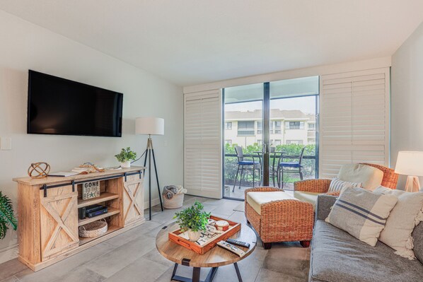 Fort Pierce Vacation Rental | 1BR | 1BA | 678 Sq Ft | Steps Required to Enter