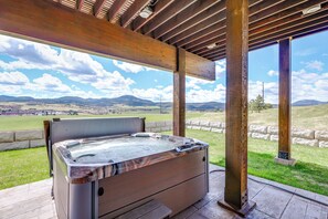 Private Hot Tub | Mountain Views | 3 Mi to Spearfish Canyon