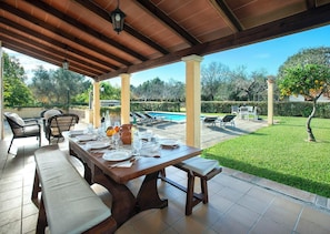 Outdoor dining