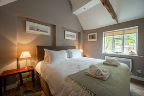 Myrtle Cottage, Friston: The lovely master bedroom with super-king size bed