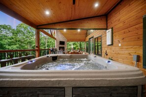 Our hot tub: where relaxation and rejuvenation meet. 🌌🛁