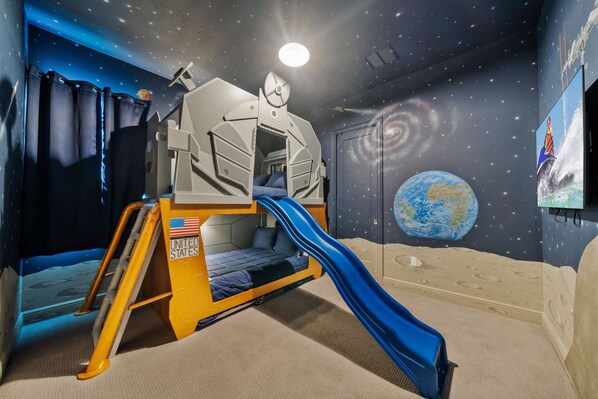 [amenities:themed-bedroom:1] Themed Bedroom