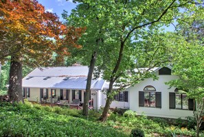 Quaint Cottage minutes from Downtown Asheville