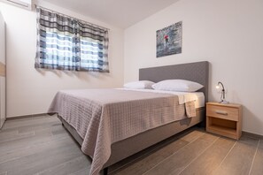 Schlafzimmer 1