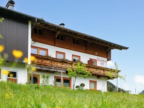 Außenseite Ferienhaus [Sommer]