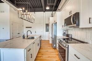 Kitchen | Drip Coffee Maker | Blender | Toaster | Cooking Basics