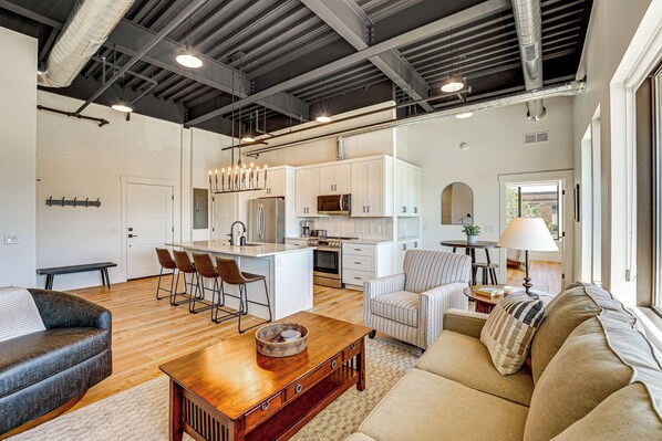 Grand Haven Vacation Rental | 2BR | 2BA | 1,010 Sq Ft | Step-Free Access