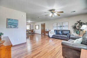 Living Room | Smart TV | Free WiFi