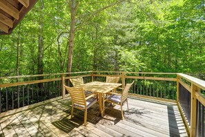 Private Deck | Outdoor Dining Area