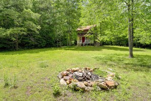 Fire Pit | Large Private Yard