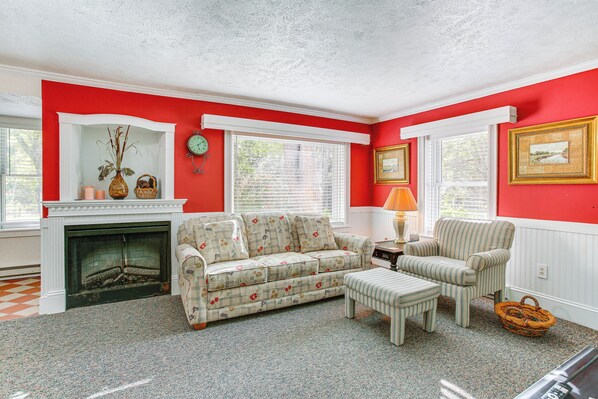 Frankfort Vacation Rental | 2BR | 1BA | 785 Sq Ft | 1 Step to Enter