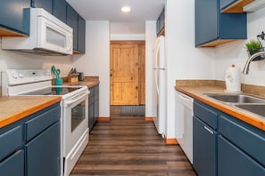 Full Kitchen