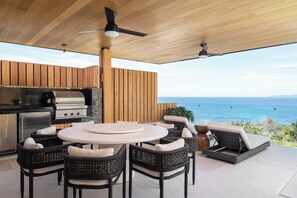 Outdoor table up to 8 people