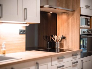 Fully-equipped 12m2 kitchen - Dishwasher - 2 Nespresso coffee makers + filter - Electric kettle - Toaster - Blender - Air conditioning/heating.