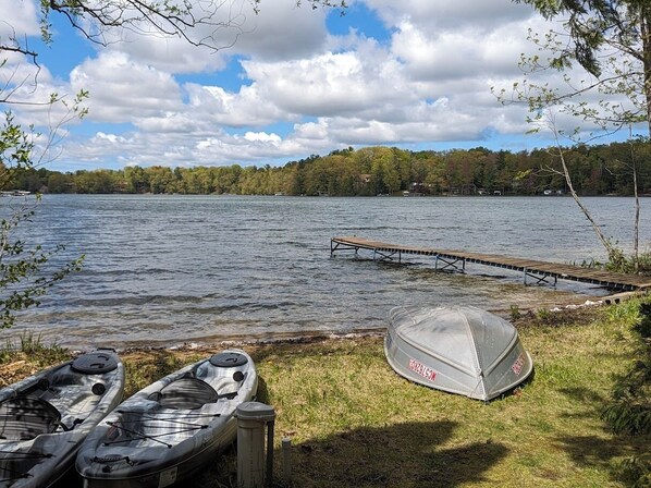Dock,  Beach chairs, Fire pit, Gas grill, Waterfront, 2 Kayaks, Hot Tub.