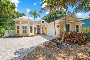 Off Tropic by Tropical Sands Accommodations