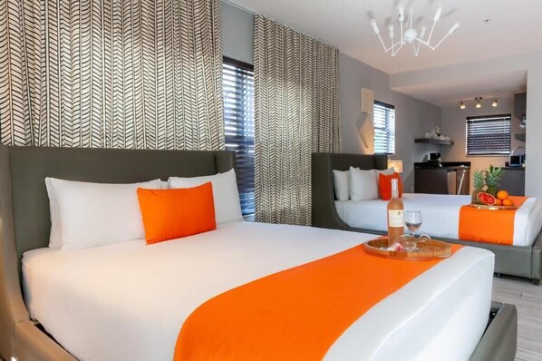 Unit with 2 queen beds