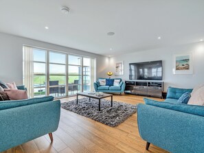 Open plan living space | 50 Degrees West, Holywell Bay, near Perranporth