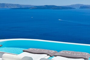 Exquisite Santorini Villa | 10 Bedrooms | Villa Luciana | Private Pool & Jacuzzi & Pool Bar | Ideal for Groups | Oia