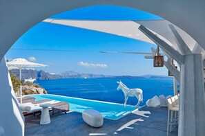 Exquisite Santorini Villa | 10 Bedrooms | Villa Luciana | Private Pool & Jacuzzi & Pool Bar | Ideal for Groups | Oia