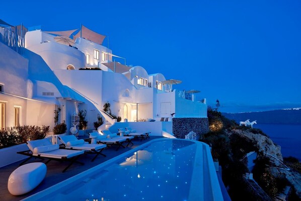 Exquisite Santorini Villa | 10 Bedrooms | Villa Luciana | Private Pool & Jacuzzi & Pool Bar | Ideal for Groups | Oia