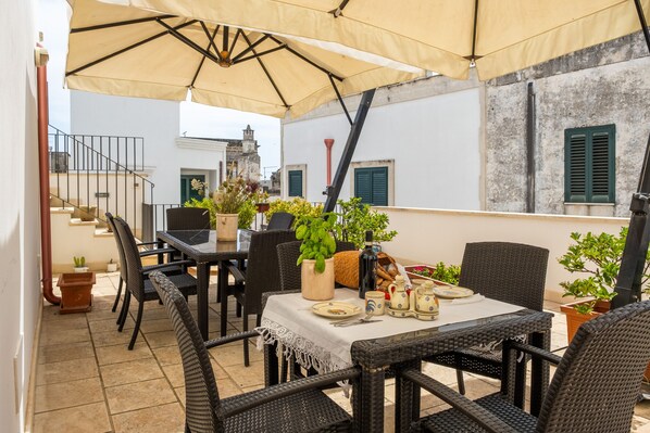Outdoor dining