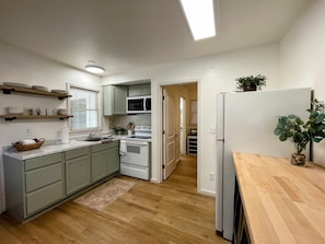 Kitchen/Dining Bar