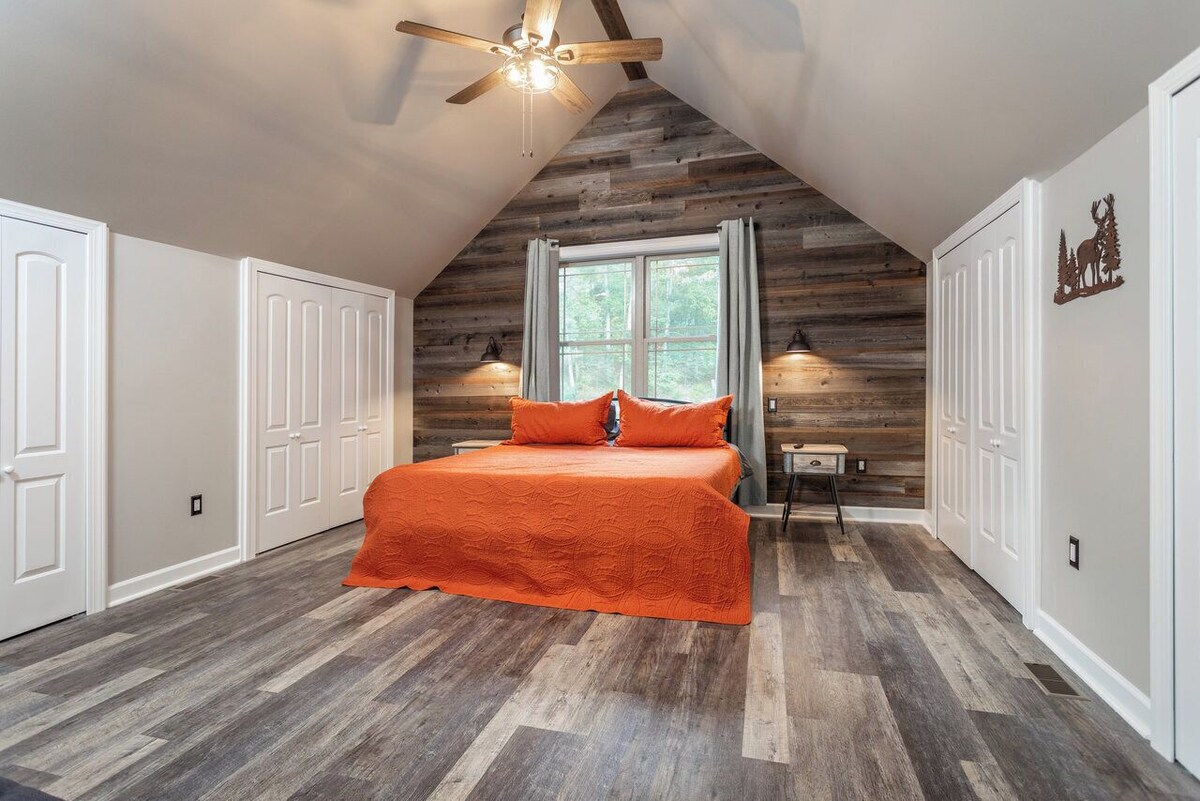 6BR ¦ 5 King Beds ¦ Bunk Room with 2 Bunks ¦ 8 Bathrooms ¦ Pool Pass!