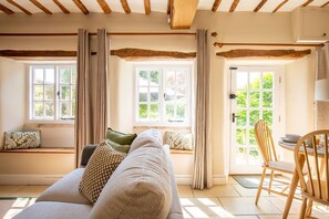 Enoch's Cottage Reception Room - StayCotswold