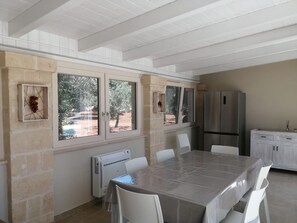 Eigentum, Tabelle, Möbel, Fenster, Holz, Interior Design, Küche, Stuhl, Countertop