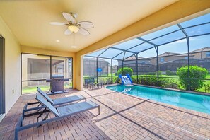 Private Outdoor Swimming Pool and Hot Tub