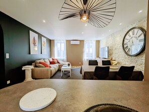 Pièce à vivre salon, salle à manger et cuisine
