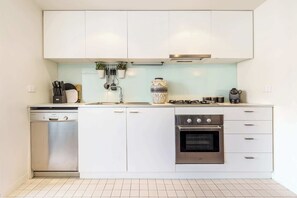 ALKINA: Fully equipped wall kitchen